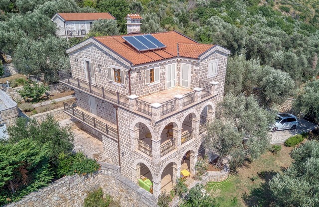 Spacious Villa Olive Grove with private Pool