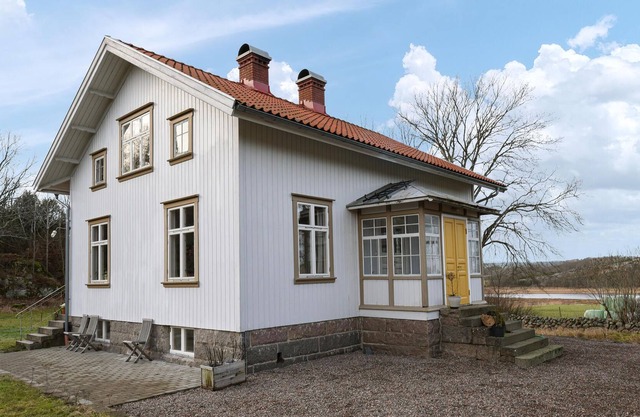 Spacious villa on the nature reserve Valön.