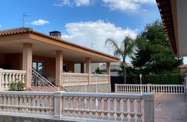 Spacious villa with a large pool and BBQ area