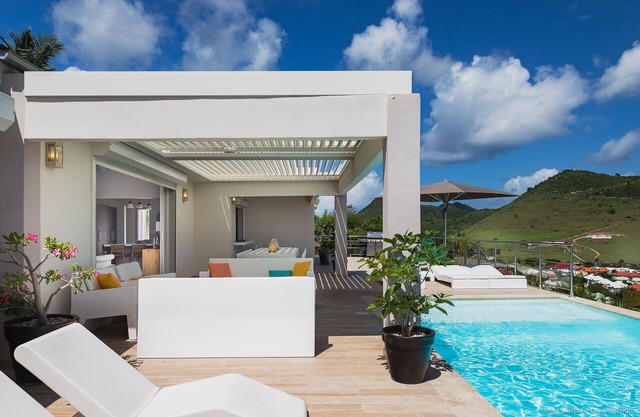Spacious villa with heated pool!