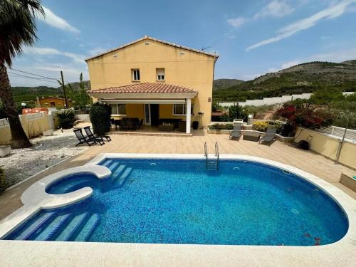 Spacious Villa with Pool in Vall d'Umbri