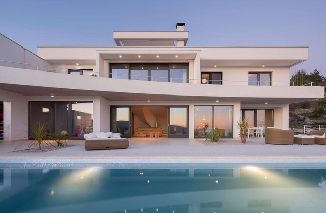 Spacious Villa with Pool