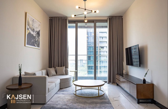 Spacious 2 Master ⭐️ 5 Min to City Center ⭐️ High Floor with Stunning View.