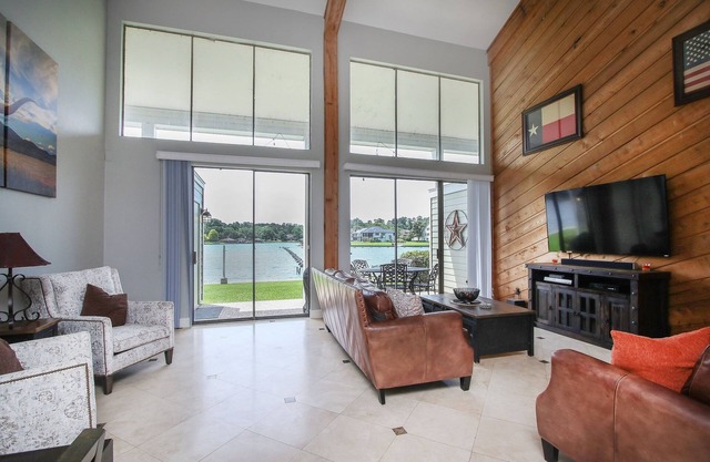 Spacious Waterfront Condo on Lake Conroe