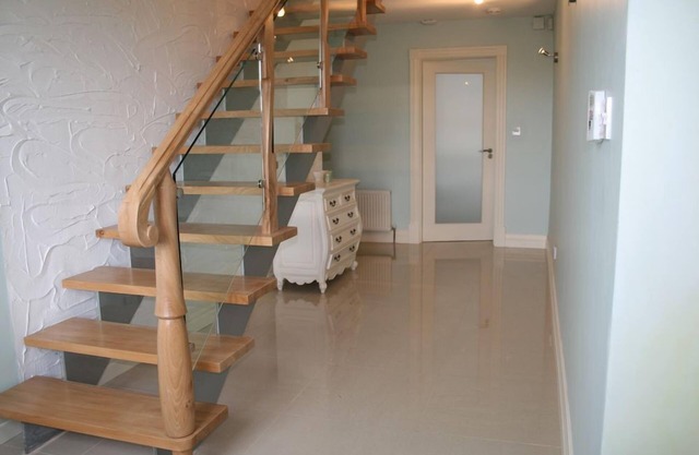 Spanish Point, Executive accommodation along rugged coastline