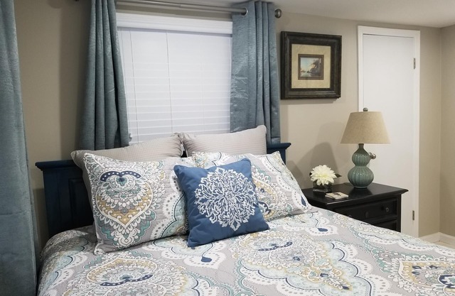 SPARKLING CLEAN - BRAND NEW! Beachside apartment - Beach Passes Included!