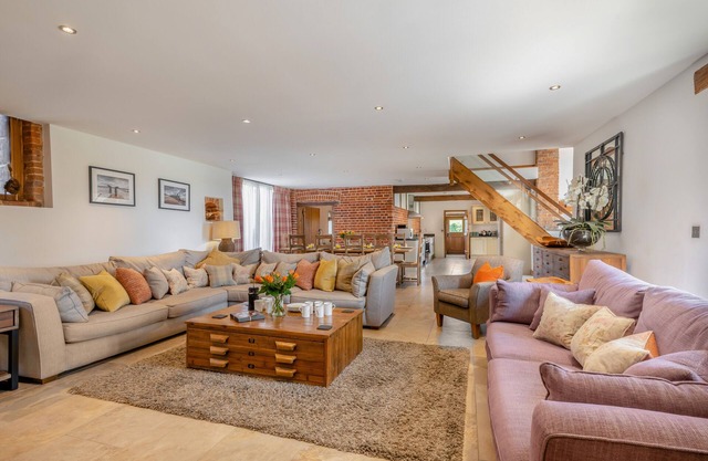 Sparks Barn - Five Bedroom House, Sleeps 10