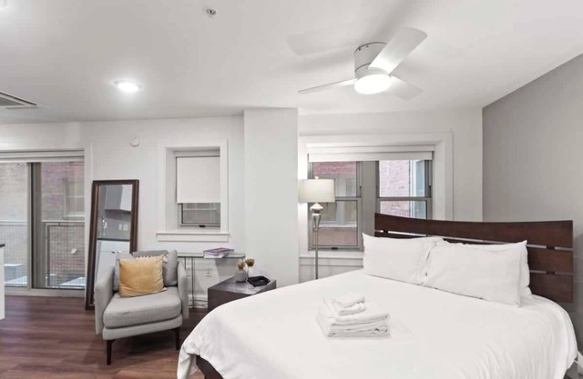 Speakeasy Studio Extended KC Stay, Sleeps 2