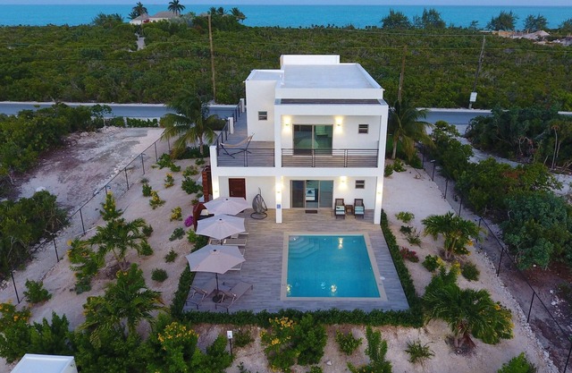 SPECIAL DISC, 3BR PRIVATE VILLA, OCEAN VIEW, GREAT AMENITIES, STEPS TO THE BEACH
