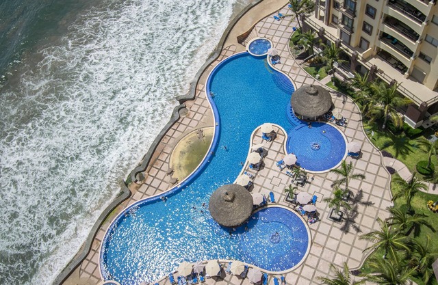 Specials at Las Gavias Grand with Pool