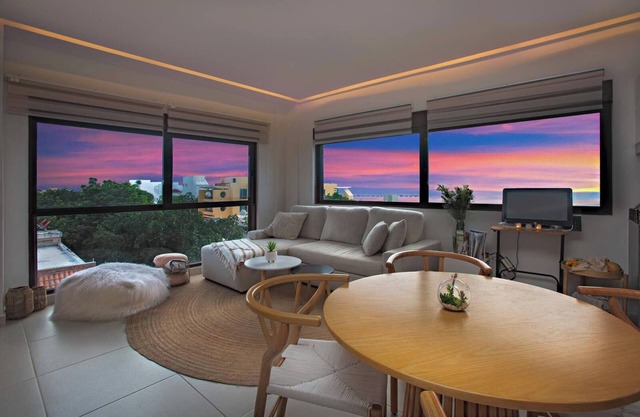 Spectacular 2BR Oceanview Condo w/Rooftop Pool!
