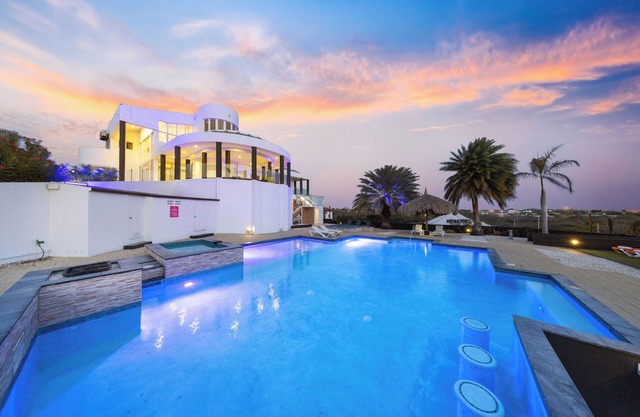SPECTACULAR 8BR VILLA! HUGE POOL! SUNSET VIEWS!