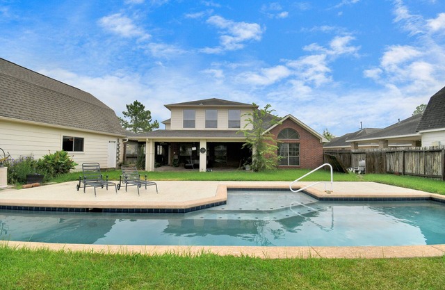 Spectacular Home with Private Pool, Theater&Grill!