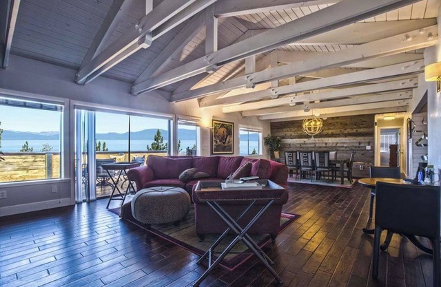 Spectacular Lakeview 6-Bedroom Retreat