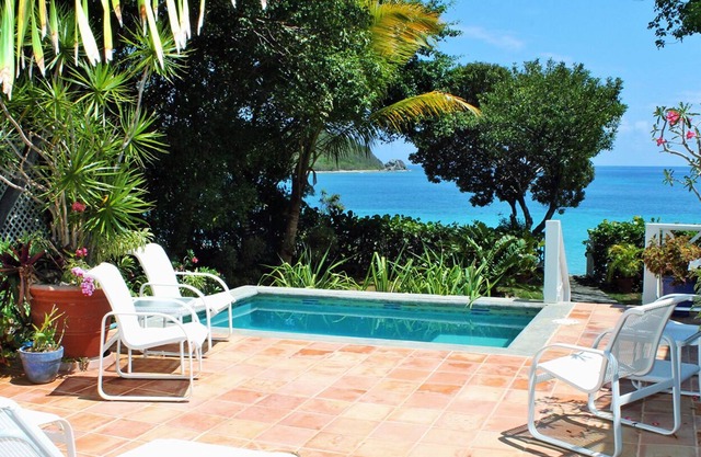 Spectacular Luxury Beach Villa on Klein Bay. Just steps to the Beach!