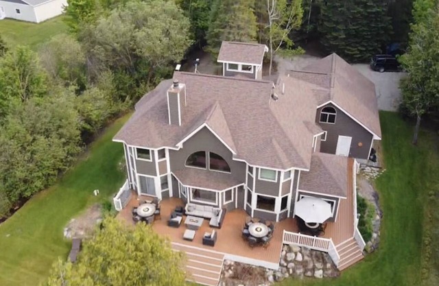 Spectacular Mullett Lakefront Vacation Home