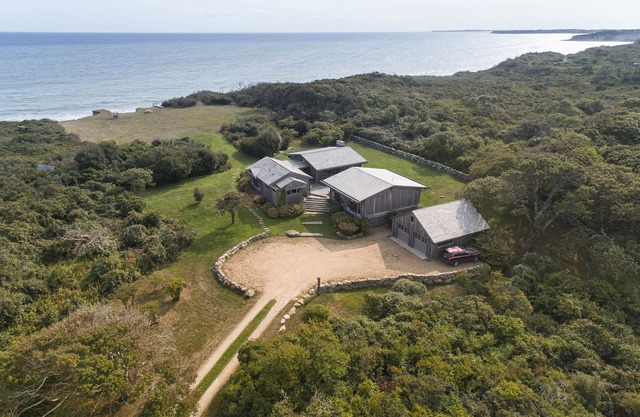 Spectacular Oceanfront, 4 BR/4 bath, Hottub, Private Beach, Tennis, AC, WiFi
