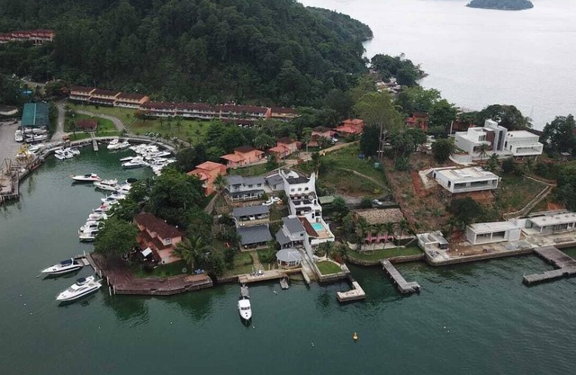 SPECTACULAR SEASIDE HOUSE WITH PRIVATE BEACH IN GREEN COAST CONDOMINIUM