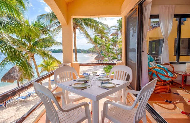 Spectacular view with beach access, perfect for a family getaway!