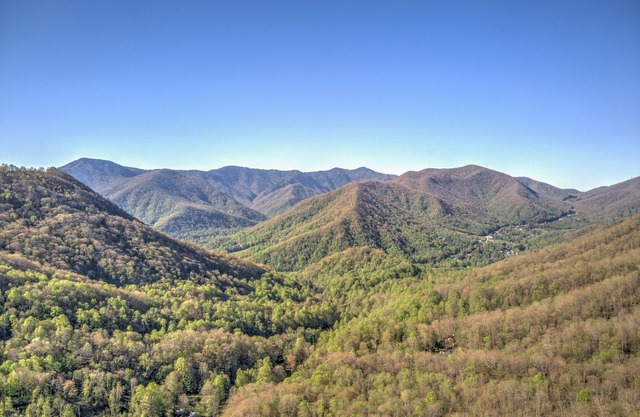 Spectacular Views, Privacy and Hot Tub
