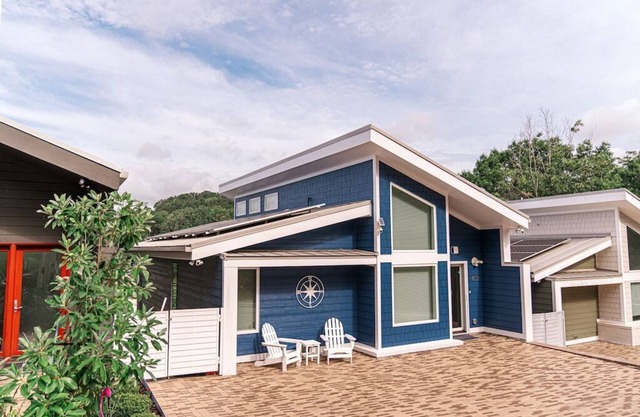 Spectacular Views ~ Walk to Riverfront!