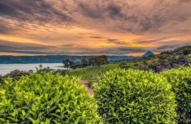 Spellbinding views, 4 full suites, Hot Tub!