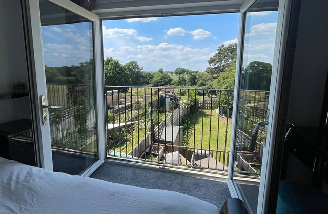 Spencer Square- A lovely 2 bedroom property in Bocking with cats