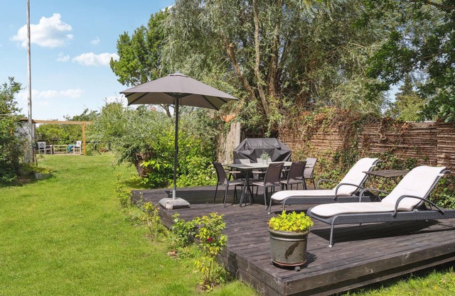 Spend a wonderful vacation in this comfortable cottage overlooking the sea from the property.