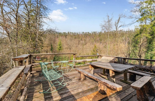 Spend an unforgettable vacation in this wonderfully located vacation home.