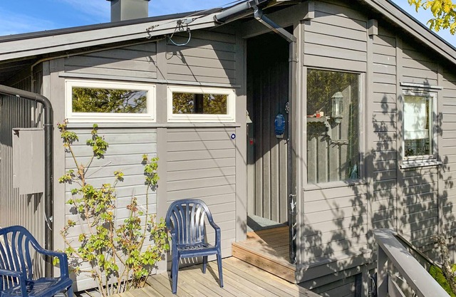 Spend an unforgettable vacation in the cottage with wonderful sea panorama.