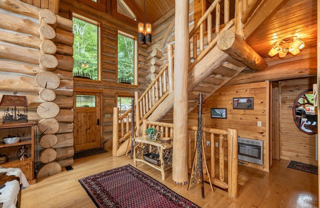 Spice Mountain Lodge - Luxury log cabin with views, hot tub, pool table, firepit!