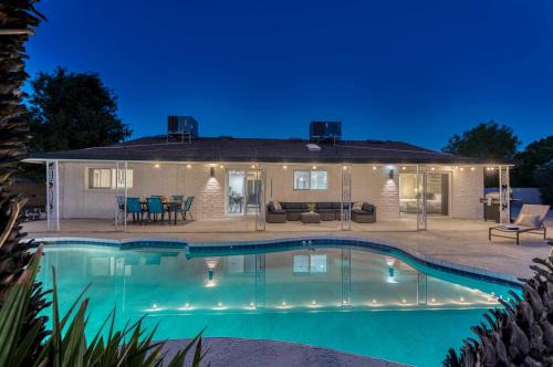 Splendid 5 Bedroom Home With Private Heated Pool!