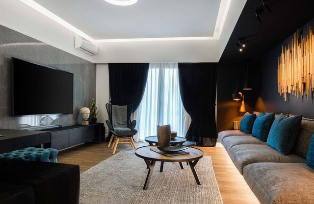 Splendid Athens Apartment | 4 Bedrooms | Apartment Emperor | Balcony.