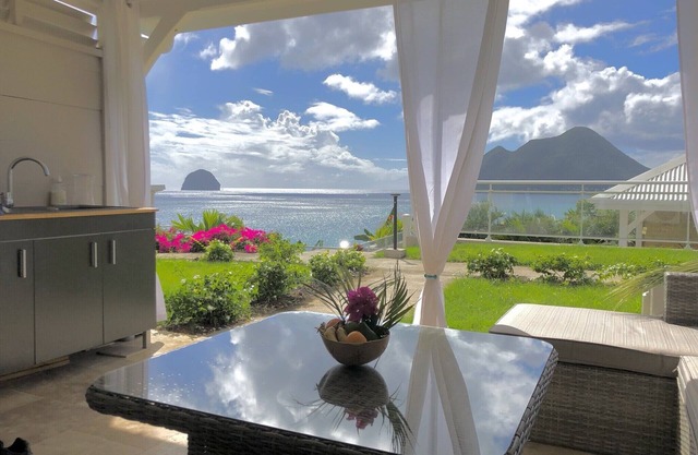 Splendid sea view, village entrance, 2mn from beaches and restaurants.