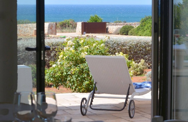 Splendid villa near sandy beaches, with terrace overlooking the sea