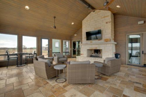 Sprawling Kaufman Home with On-Site Lake and Fire Pit