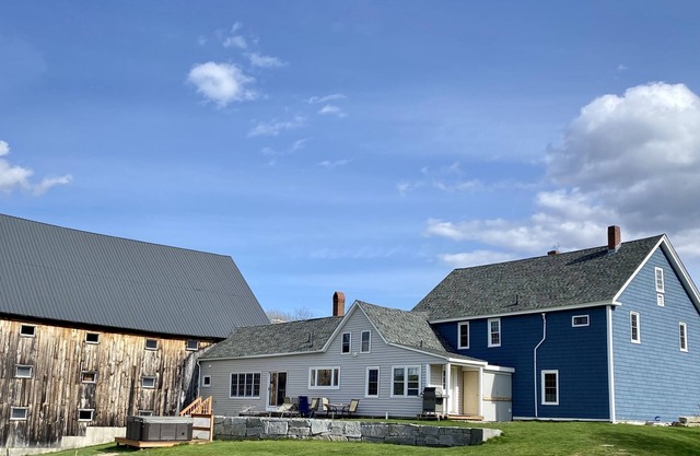 Sprawling Updated Farmhouse w/huge backyard & firepit 5⭐️