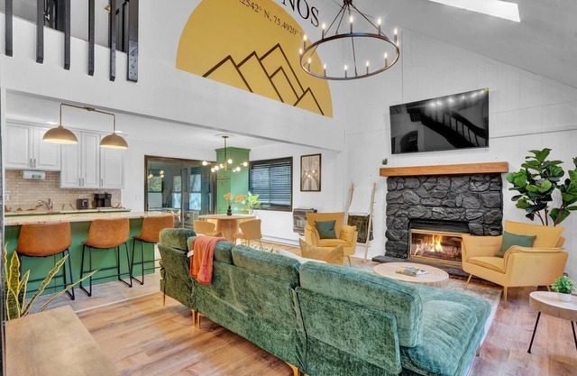 Spring Stay: Game Room, BBQ, Pool Access, & More. 1 mi from Lake