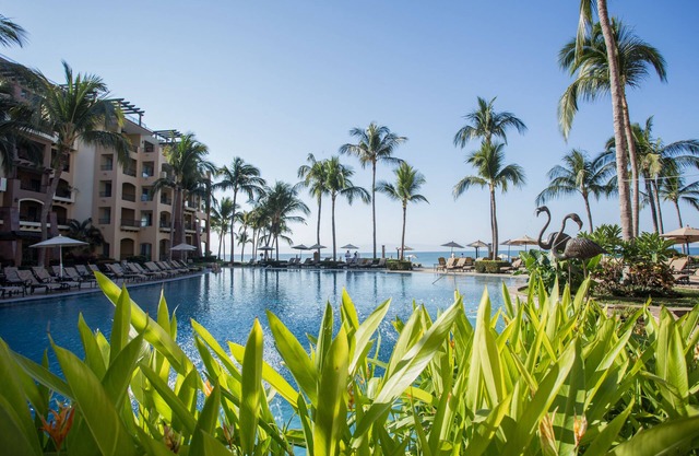 SPRING - SUMMER SPECIAL! Luxurious Beachfront Villa