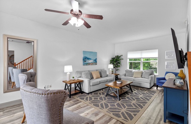 Springhurst Serenity: Fresh 4BR Getaway