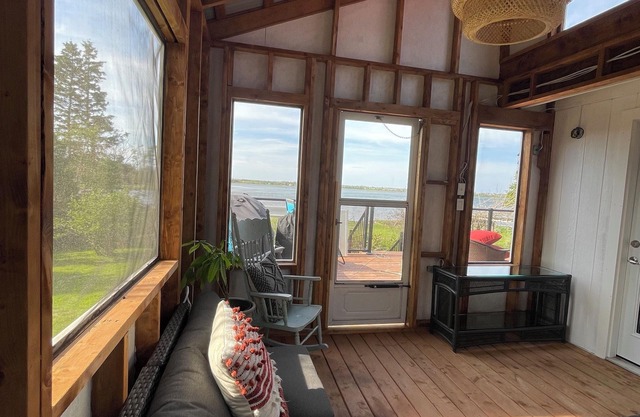 Spruce Cove Retreat 2 separate spaces in one! Main and guest house. Pet friendly