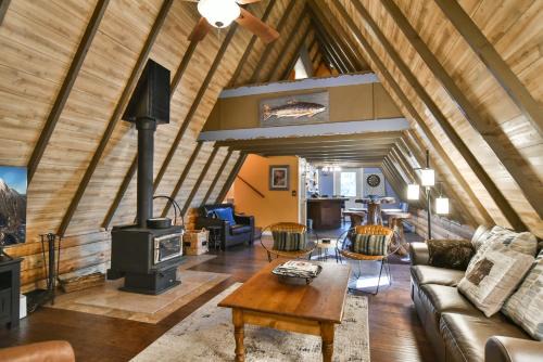 Spruce Creek Lodge: Pet Friendly Mountain Retreat