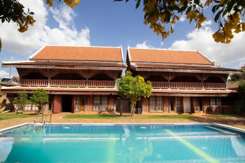 SRIPHAYA 2 Lao style Poolside Villa