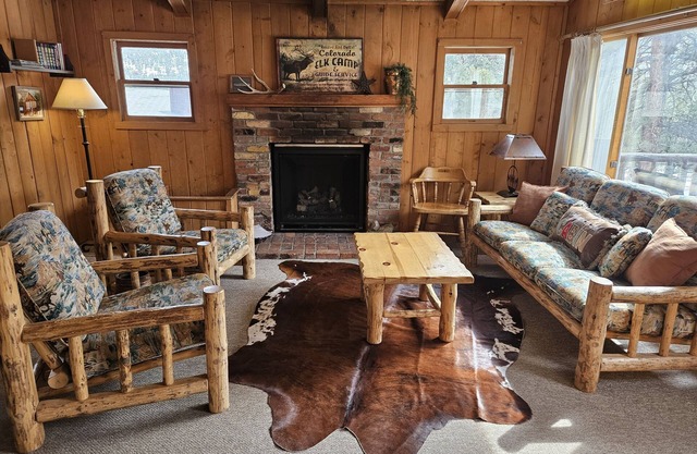 St. Elmo Cabin at Deer Valley Ranch - Geothermal Pools onsite!