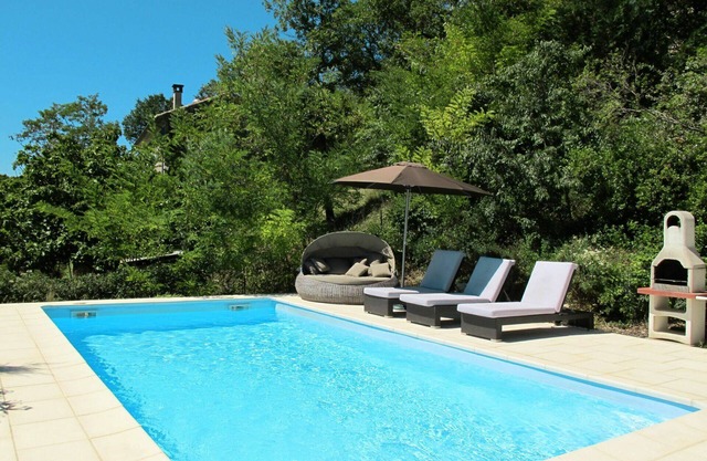 Stunning private villa for 6 people with private pool, WIFI, A/C, TV and parking