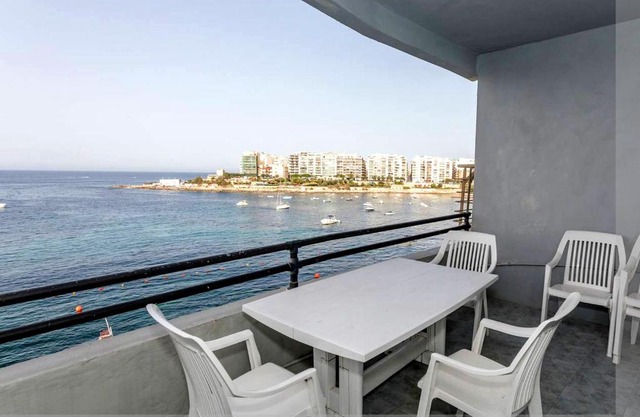 St Julians' Sea Front, Spectacular View, Apartment