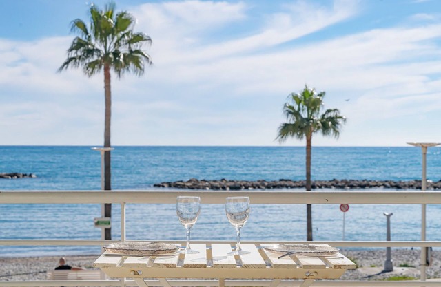ST-LAURENT-DU-VAR - PRETTY 2 ROOMS BY THE SEA