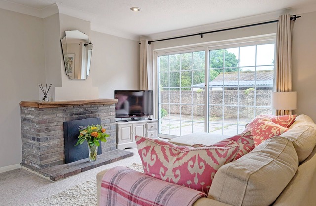Stable Cottage - Pulborough - a cottage that sleeps 2 guests in 1 bedroom
