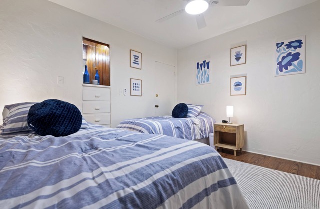 Stadium view 2-bedroom house in fantastic Tucson with WiFi, AC