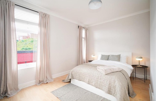 Stadium View, entire private house, close to city centre, free WiFi